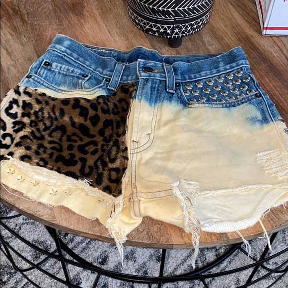 Levi's Pants - Leopard Levi’s shorts